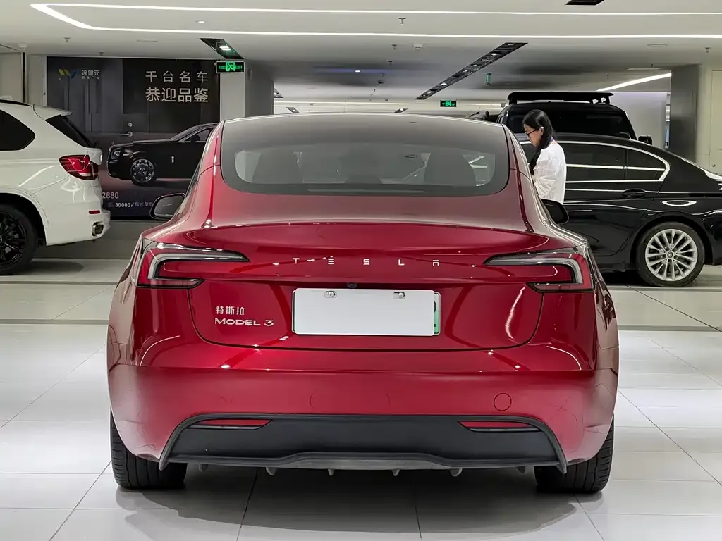 Tesla Model 3 — фото 5