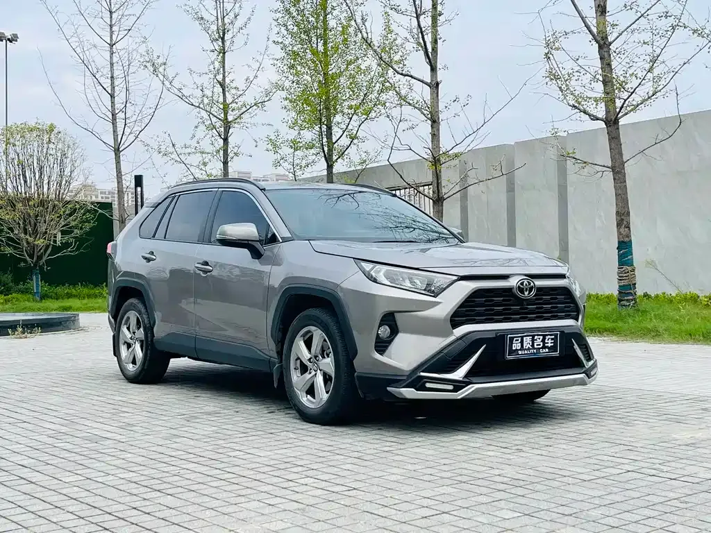 Toyota RAV4 — фото 2