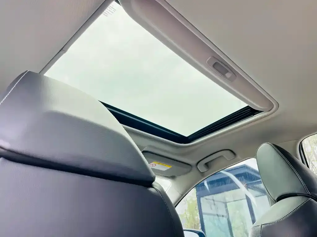 Toyota RAV4 — фото 7