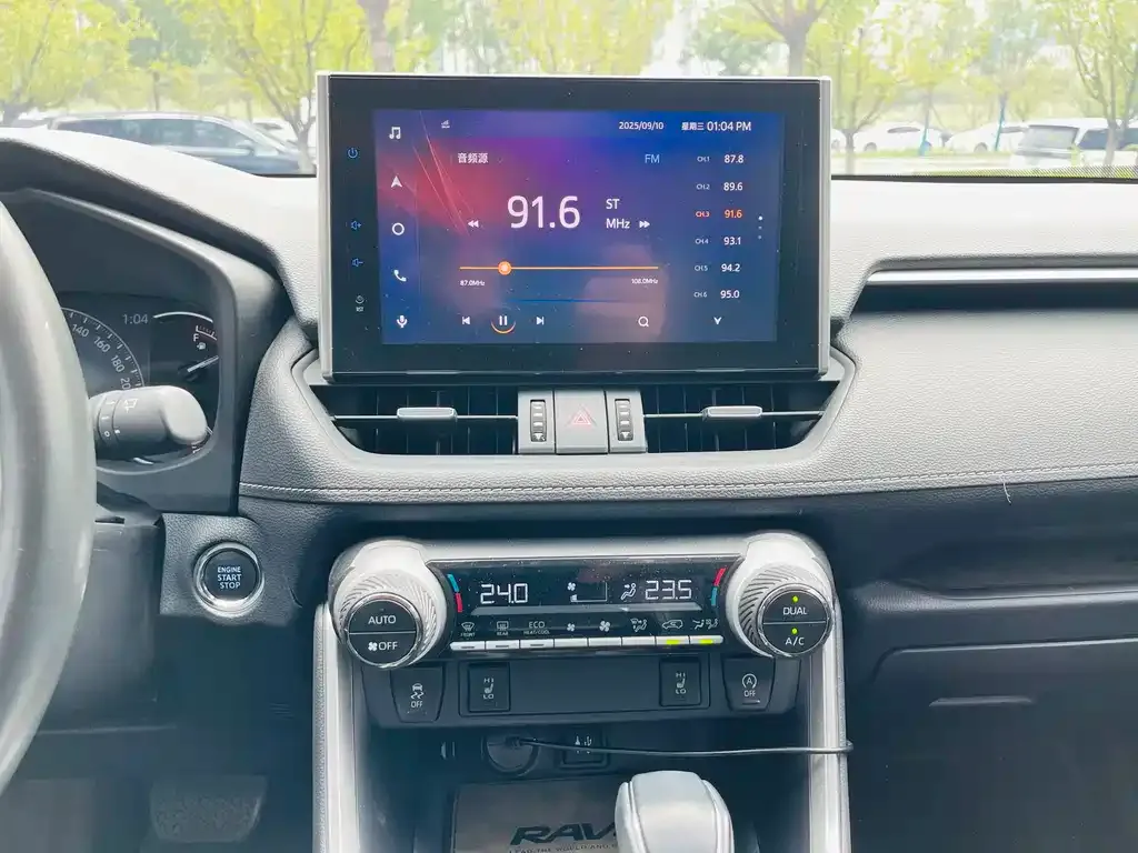 Toyota RAV4 — фото 9