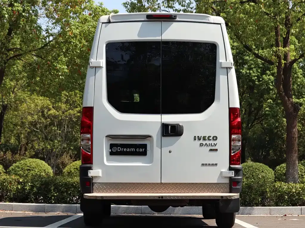 IVECO Ousheng — фото 5