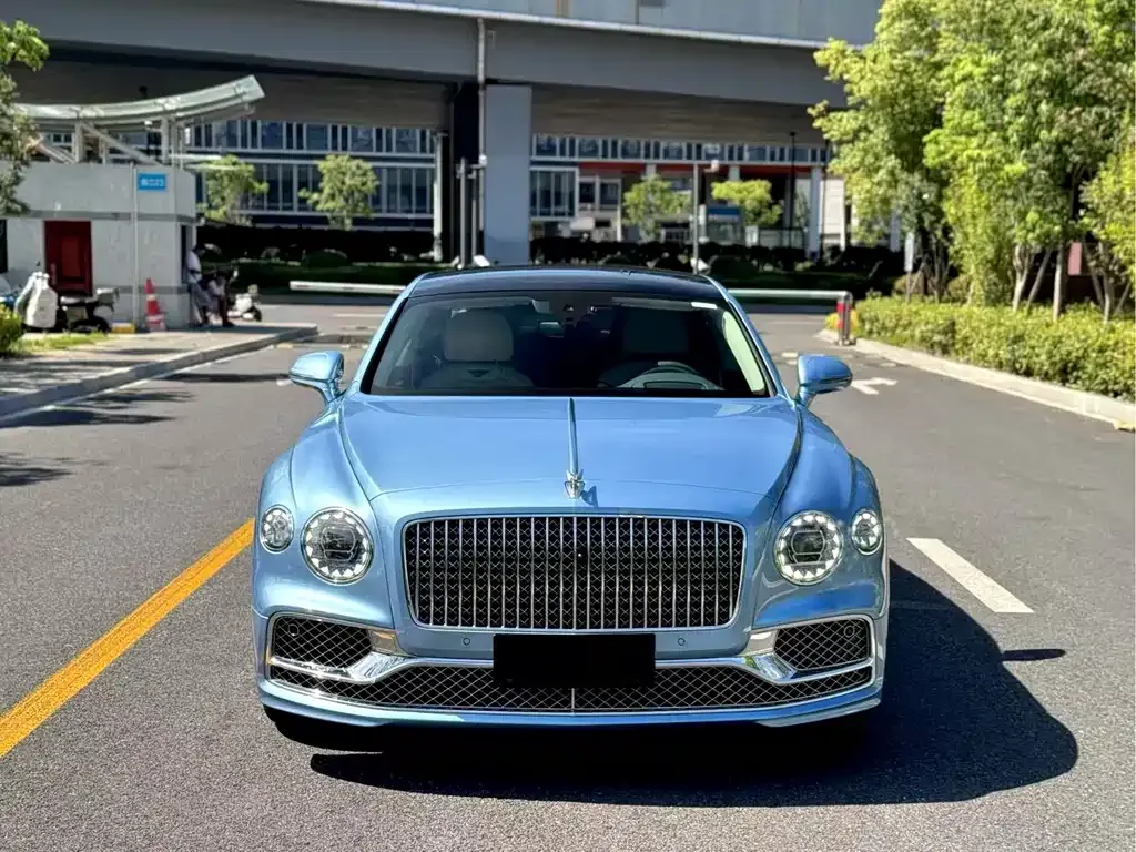 Bentley Flying Spur PHEV — фото 1