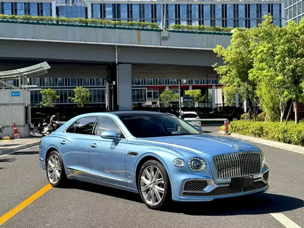 Bentley Flying Spur PHEV — фото 3