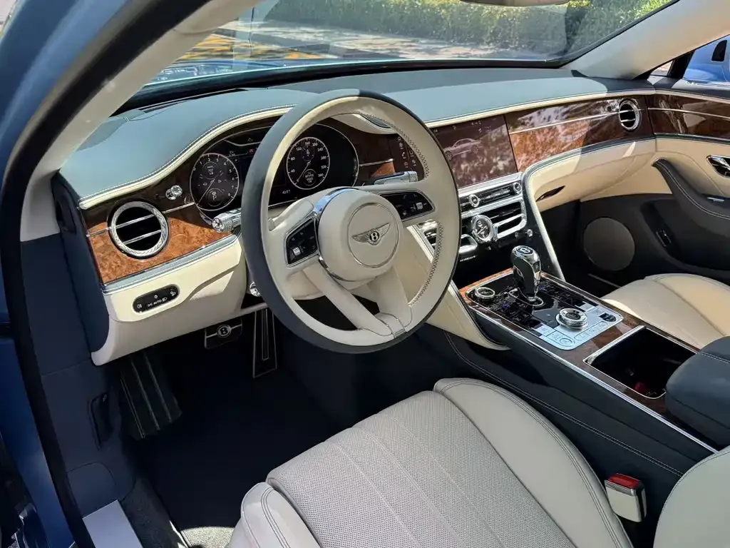 Bentley Flying Spur PHEV — фото 4