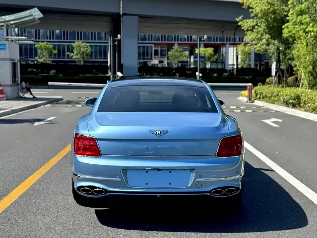 Bentley Flying Spur PHEV — фото 8