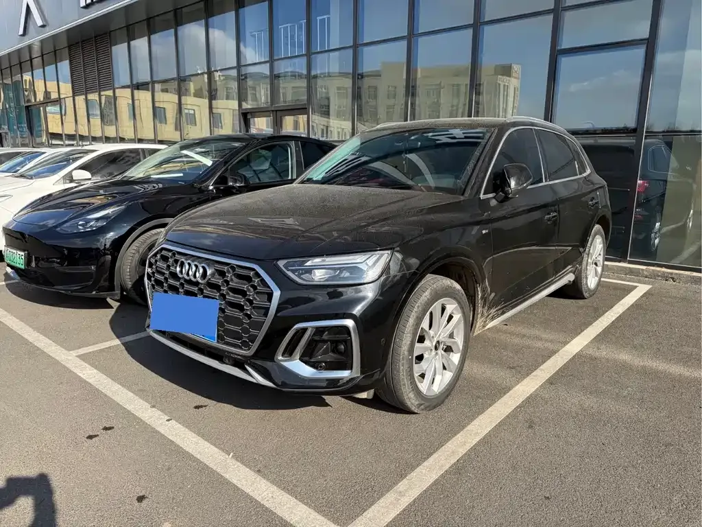 Audi Q5L — фото 1