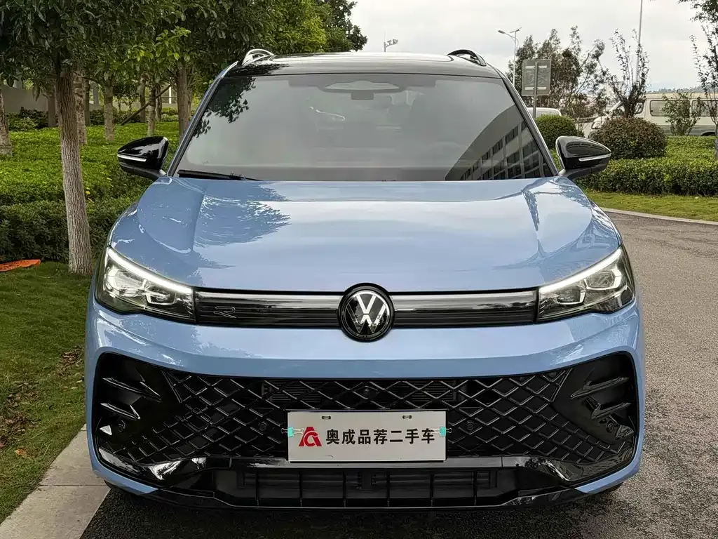Volkswagen Tiguan L — фото 2
