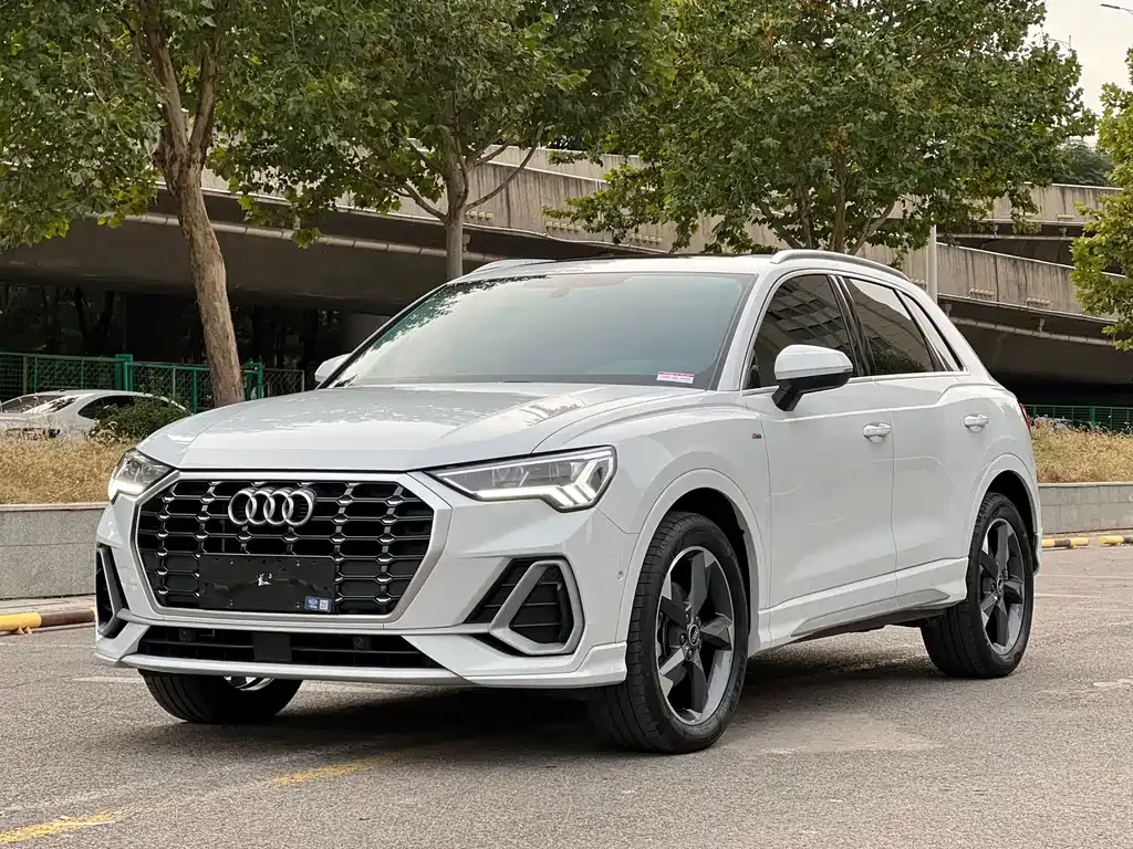 Audi Q3 — фото 1