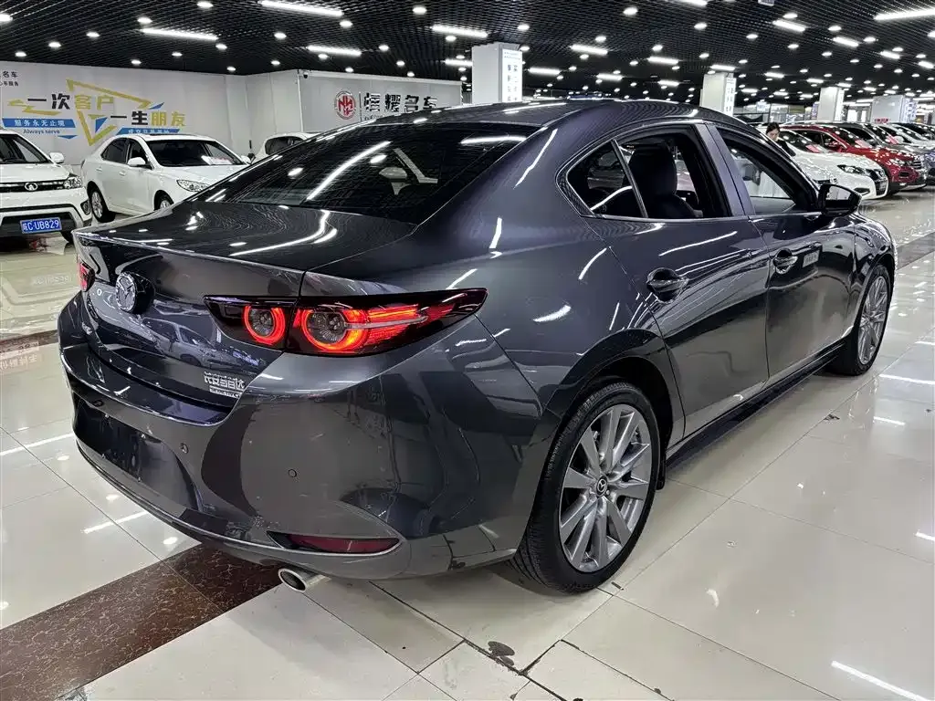 Mazda 3 Axela — фото 10