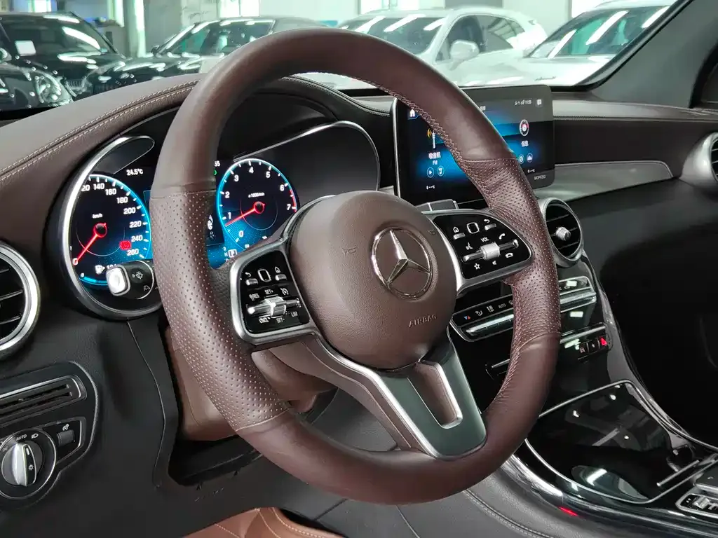 Mercedes-Benz GLC — фото 3
