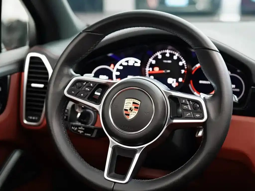 Porsche Cayenne — фото 8