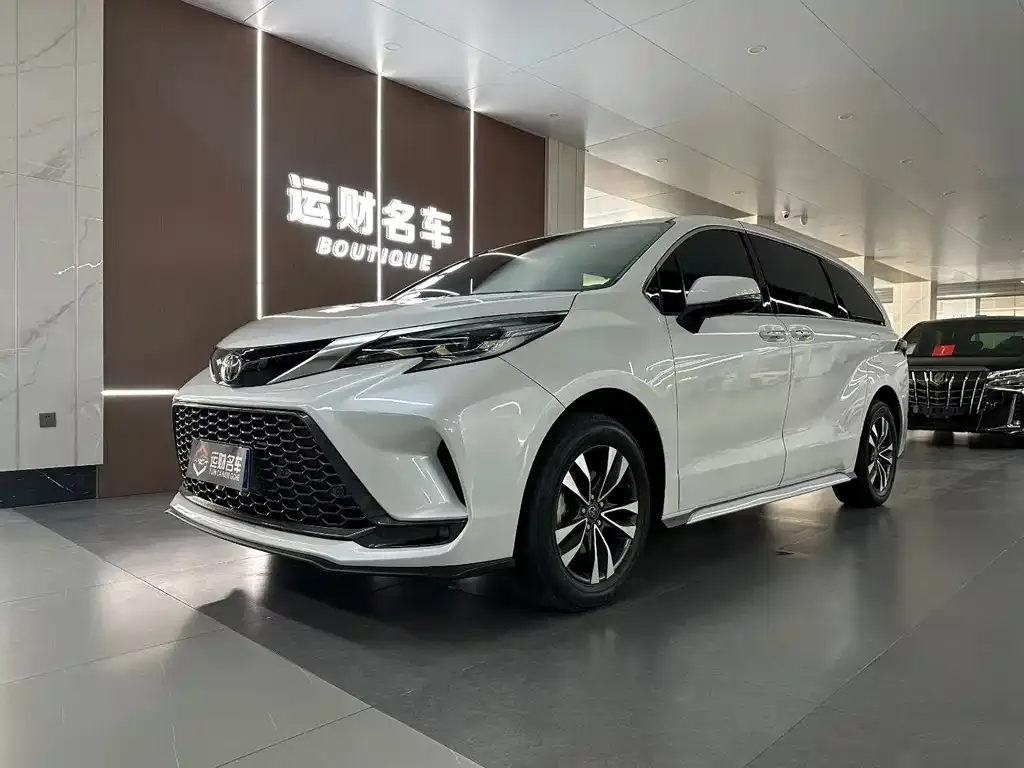 Toyota Granvia — фото 1