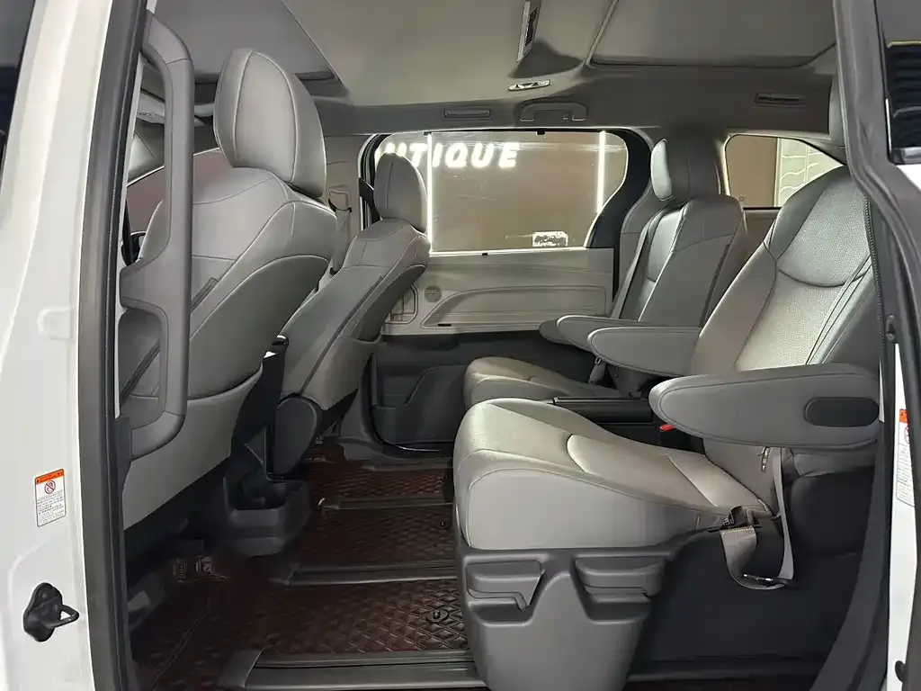 Toyota Granvia — фото 5