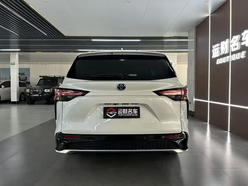 Toyota Granvia — фото 8