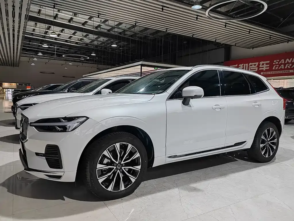 Volvo XC60 — фото 1