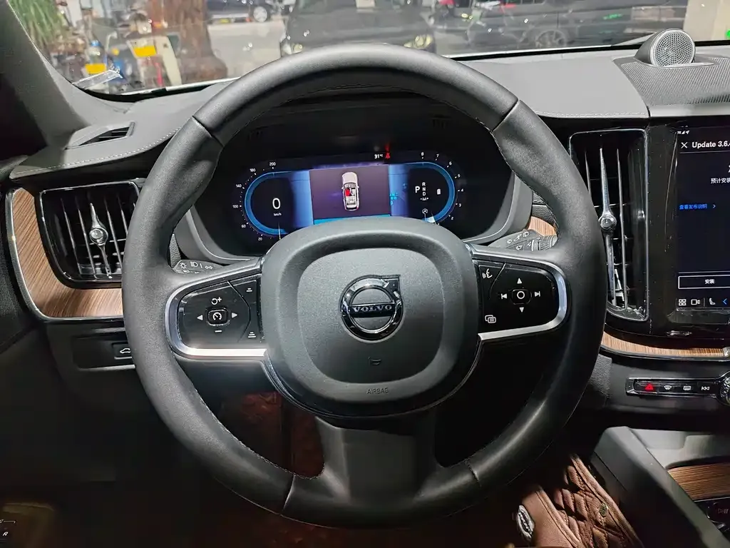 Volvo XC60 — фото 5