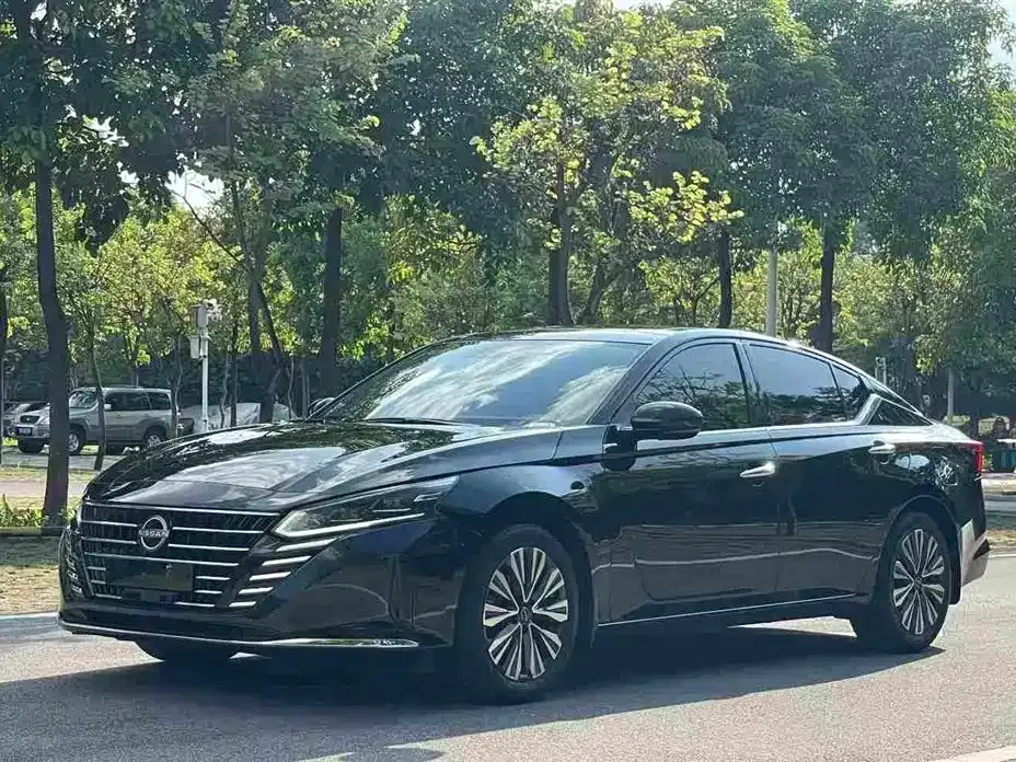 Nissan Teana — фото 1