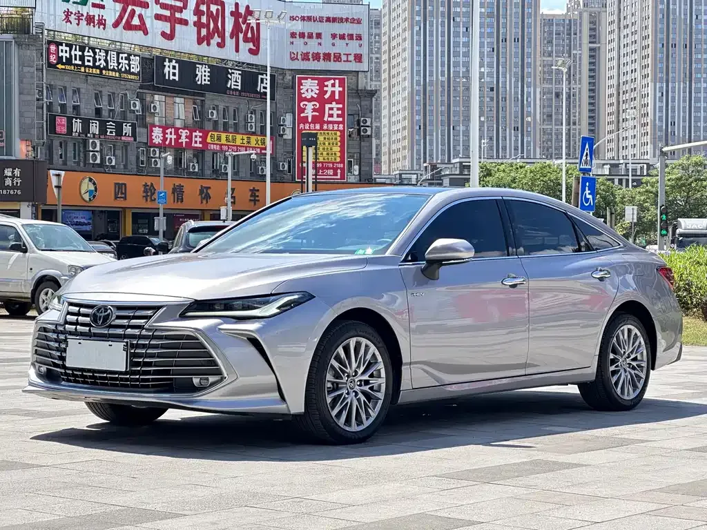 Toyota Avalon — фото 1