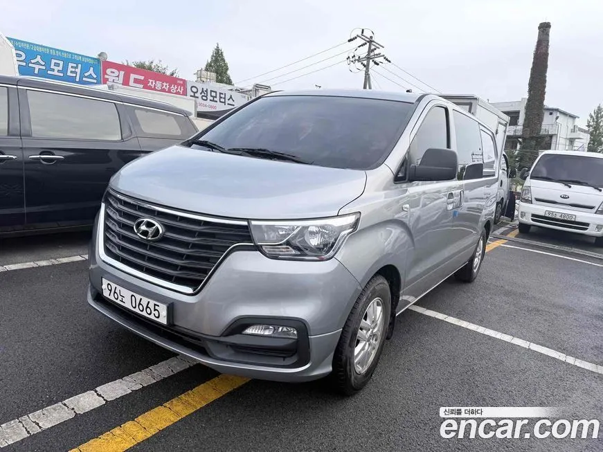 Hyundai Starex — фото 1