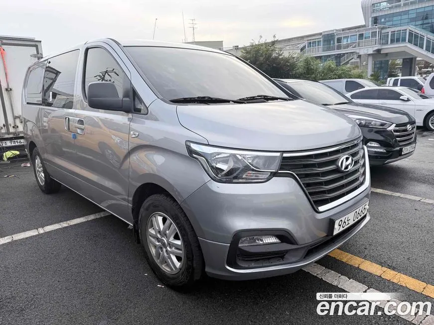 Hyundai Starex — фото 3