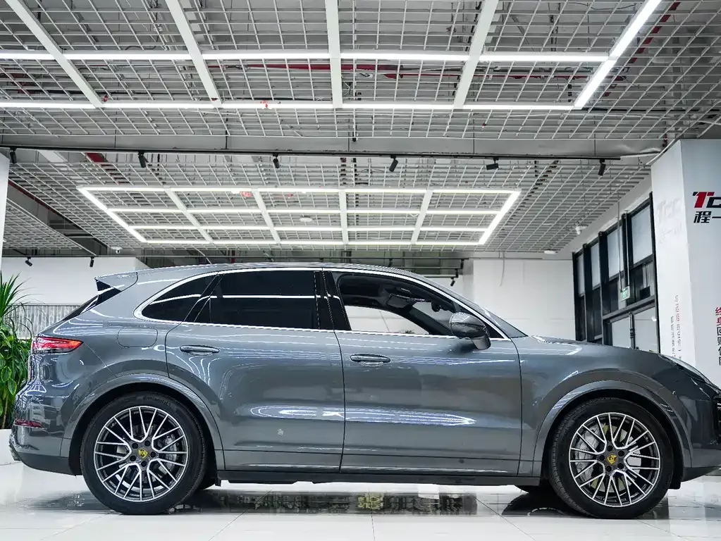 Porsche Cayenne — фото 4