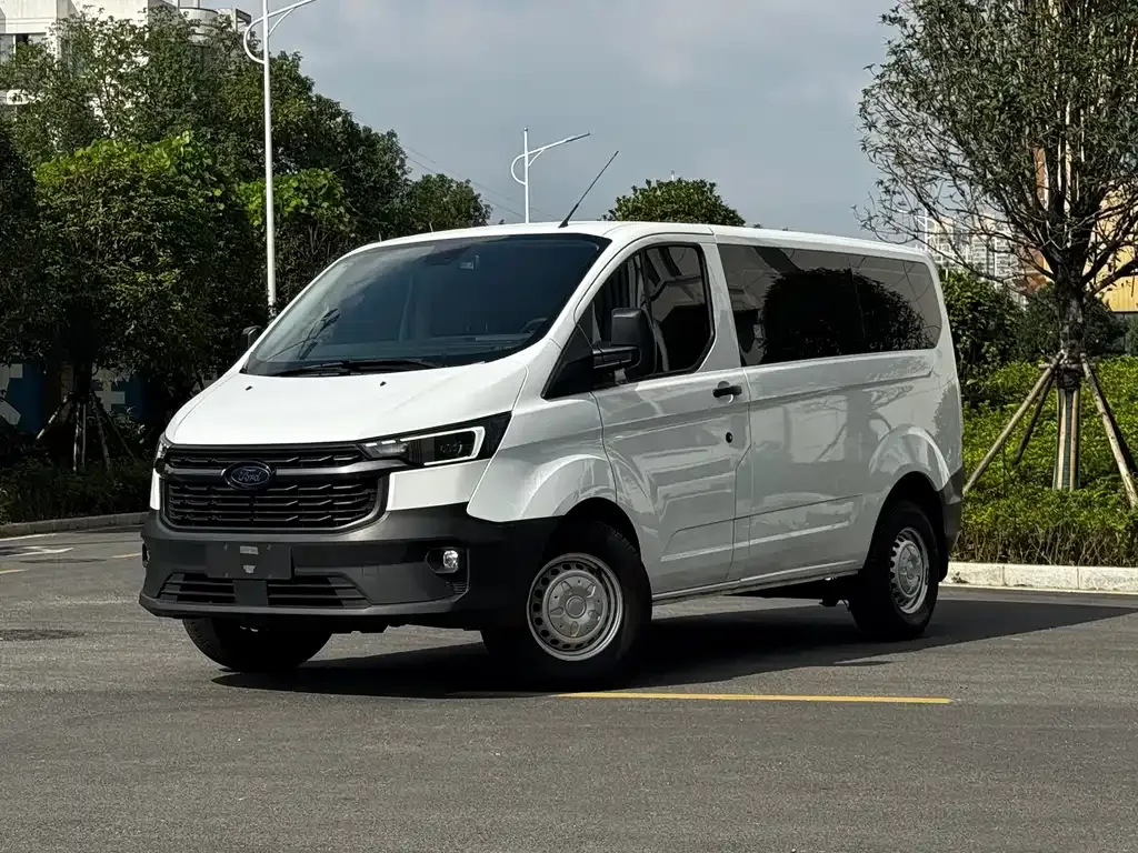 Ford Transit — фото 1