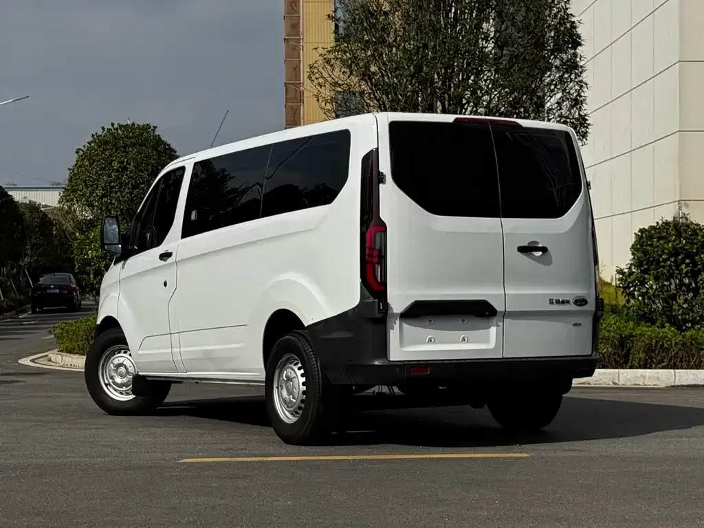 Ford Transit — фото 6