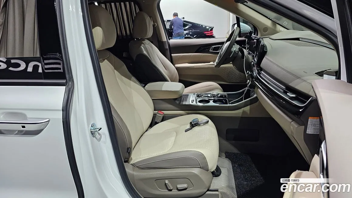 Kia Carnival — фото 10