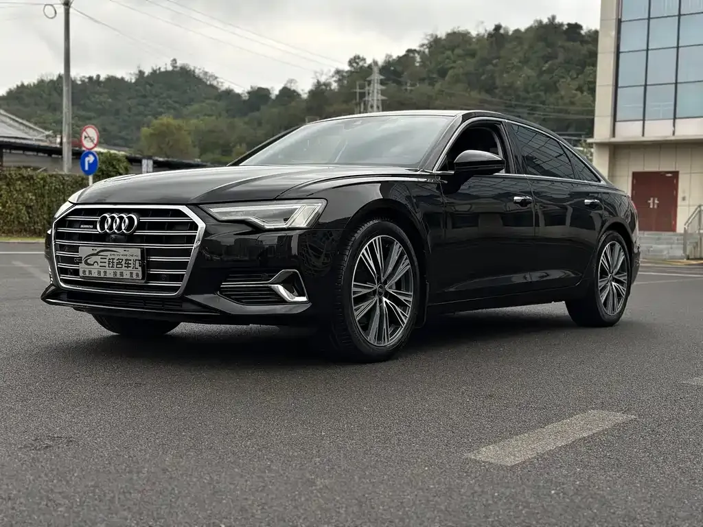 Audi A6L — фото 1