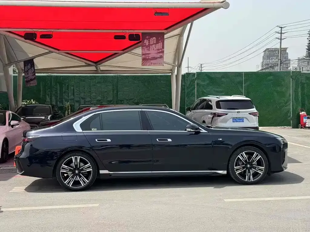 BMW 7 Series — фото 4