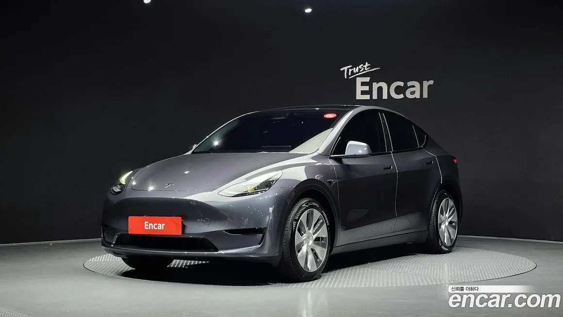 Tesla Model Y — фото 1