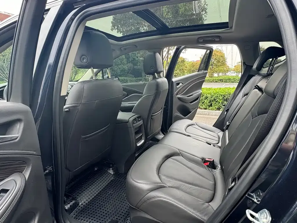 Buick Envision Plus — фото 10