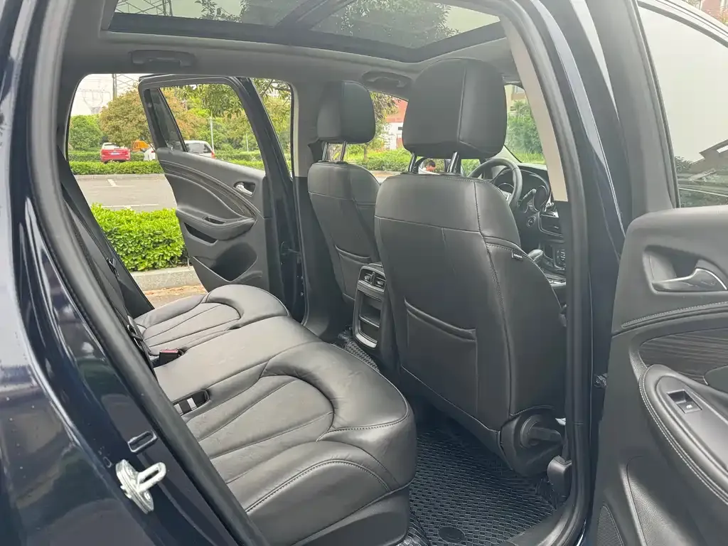 Buick Envision Plus — фото 8