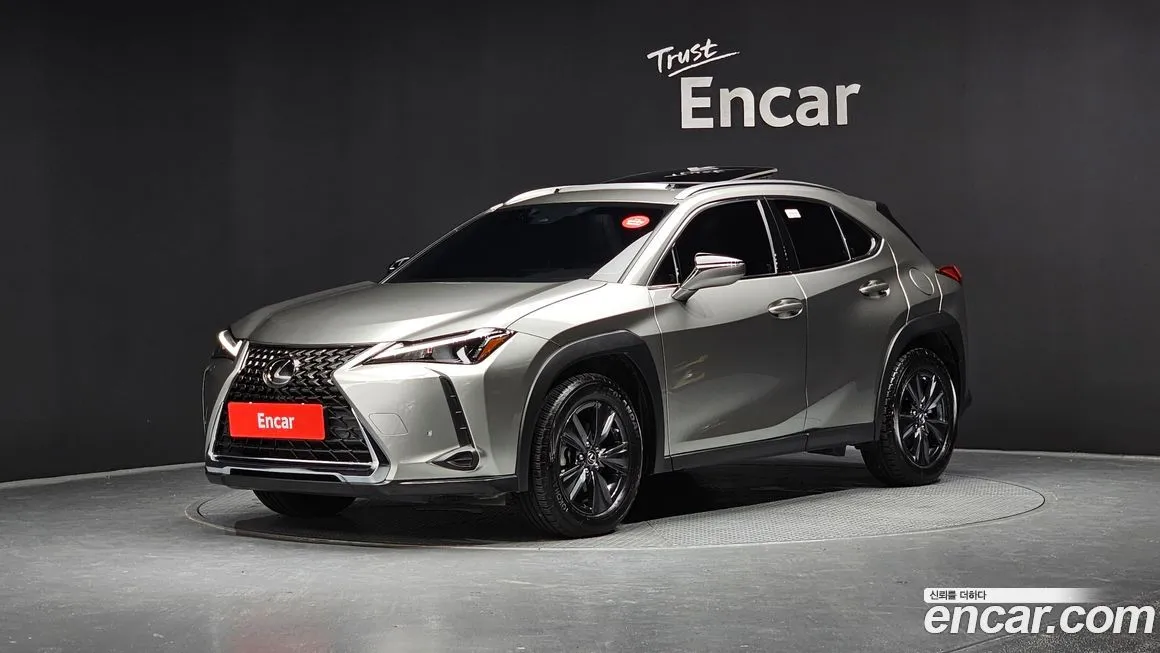 Lexus UX — фото 1