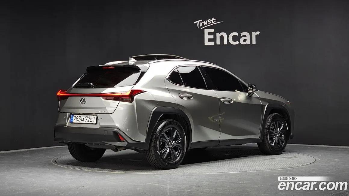 Lexus UX — фото 2