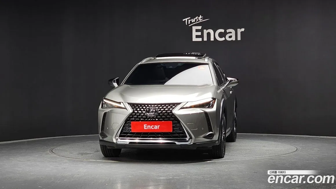 Lexus UX — фото 3