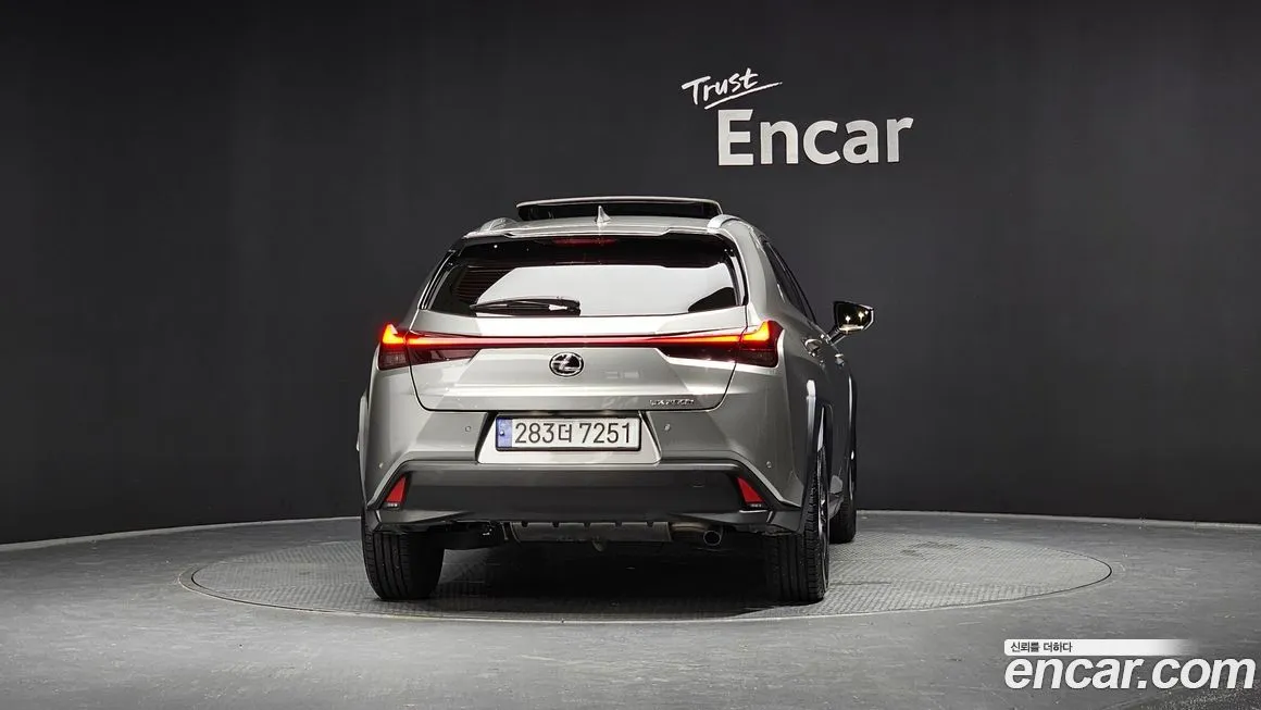 Lexus UX — фото 4