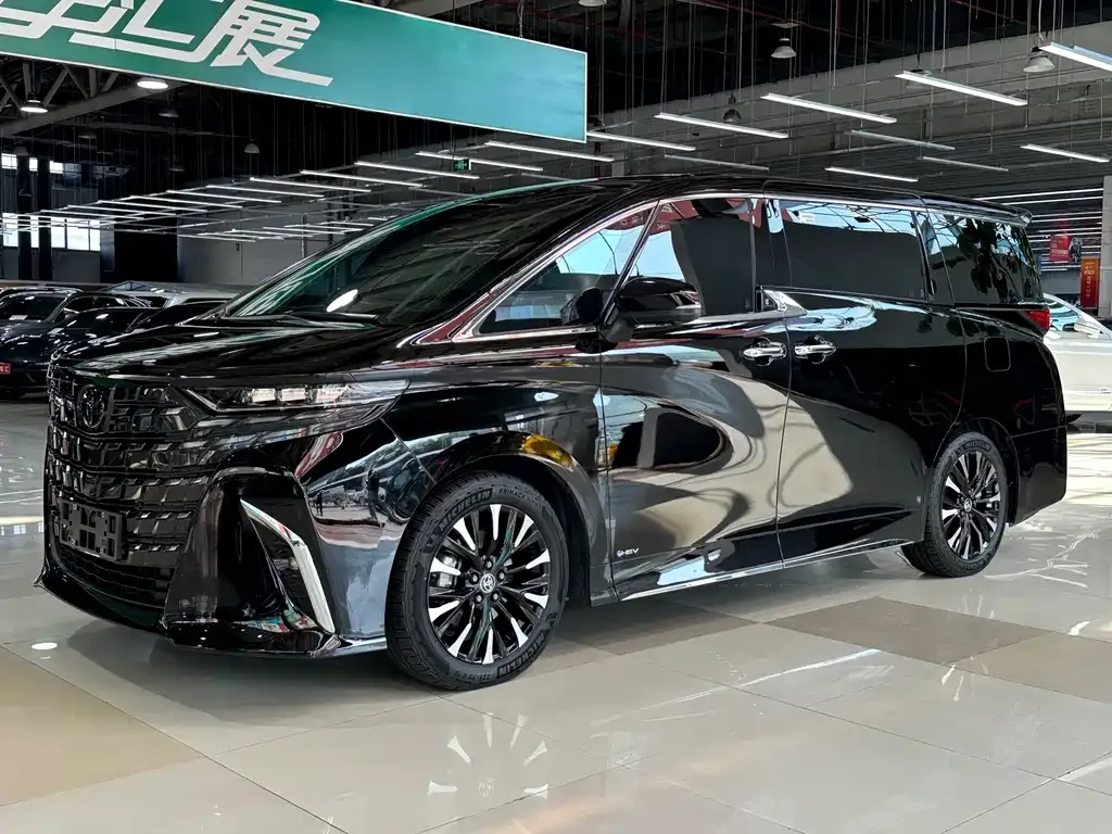 Toyota Alphard — фото 1