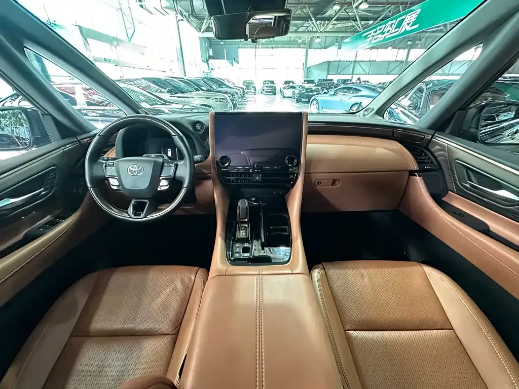 Toyota Alphard — фото 10