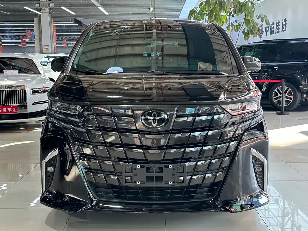 Toyota Alphard — фото 2