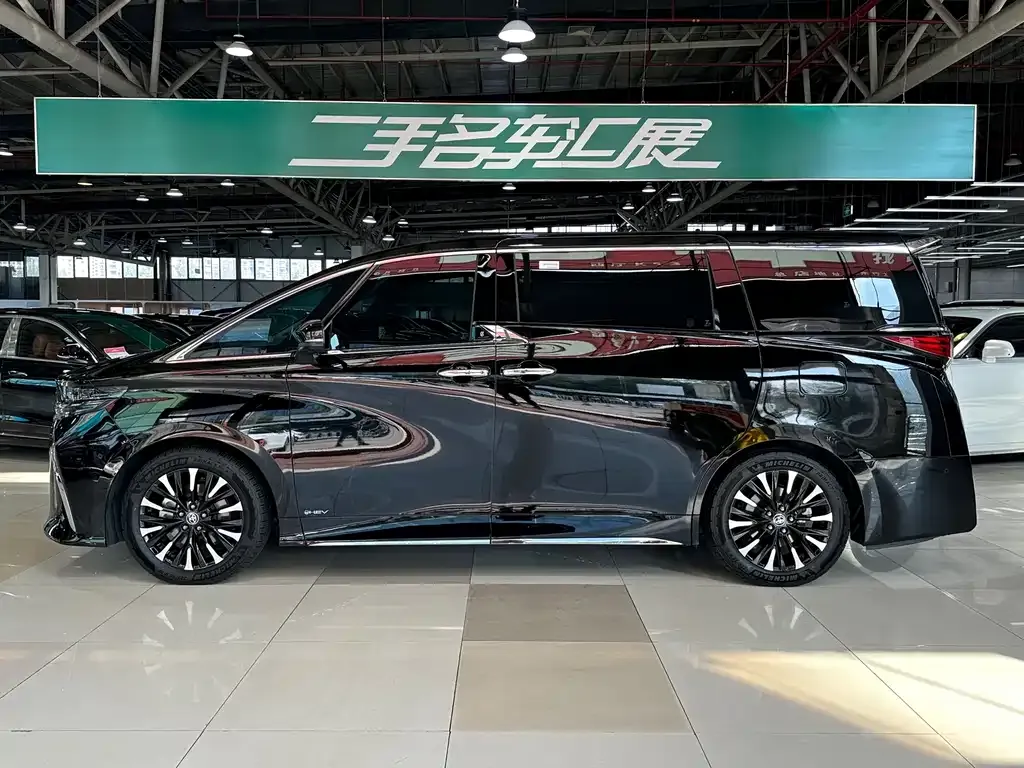 Toyota Alphard — фото 3
