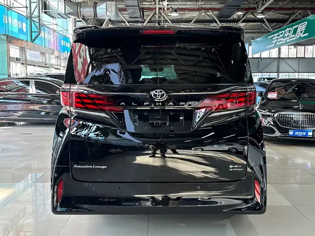 Toyota Alphard — фото 5