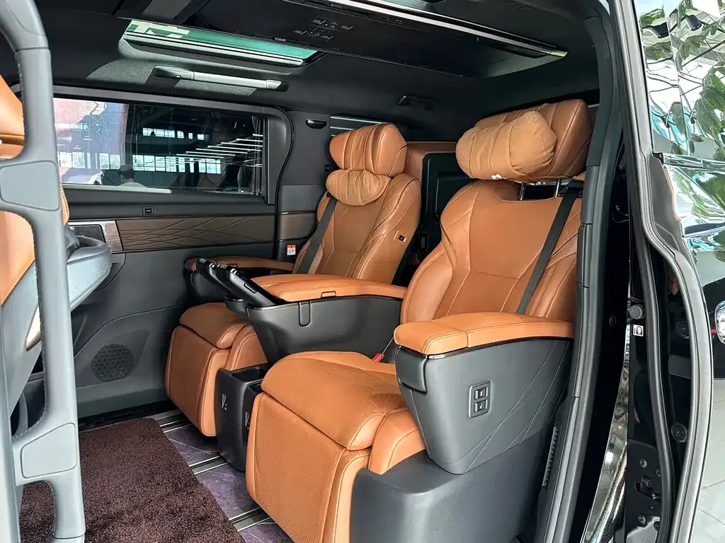 Toyota Alphard — фото 9