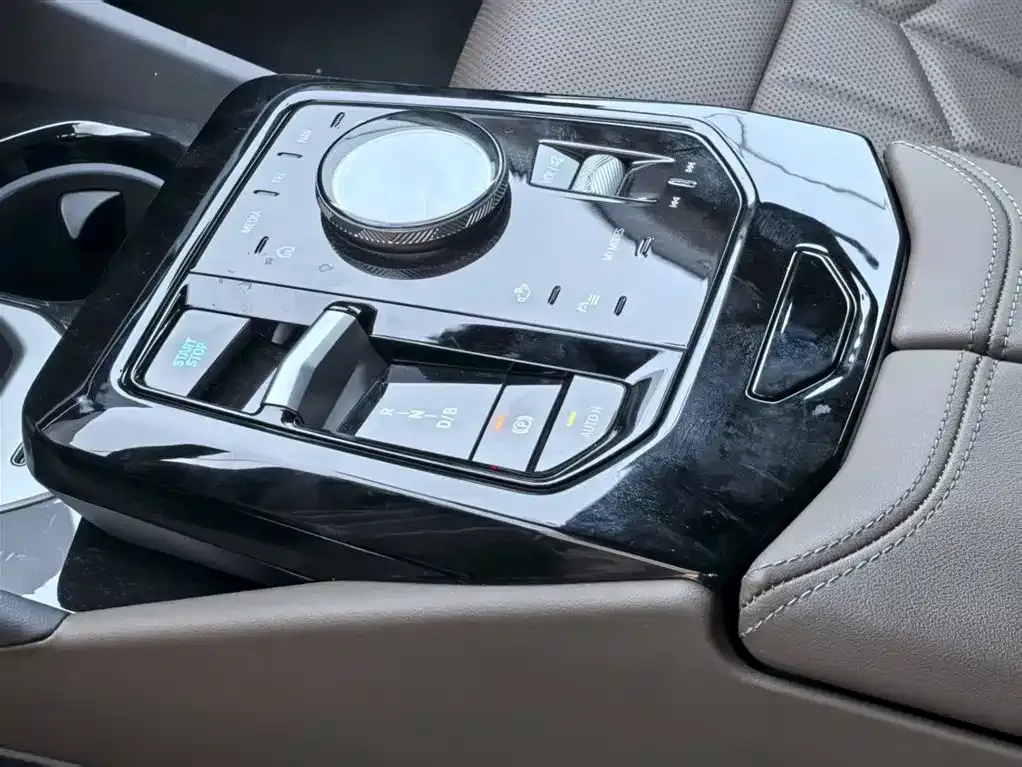 BMW i5 — фото 10