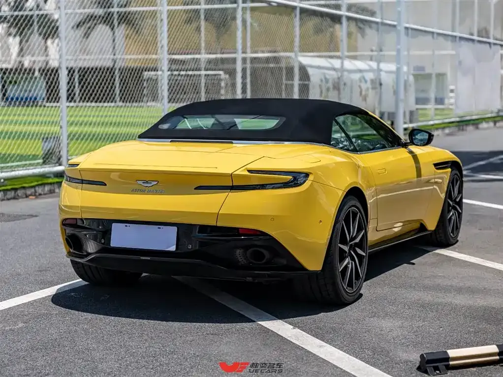 Aston Martin DB11 — фото 4