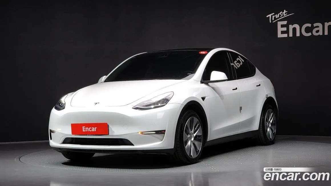 Tesla Model Y — фото 1