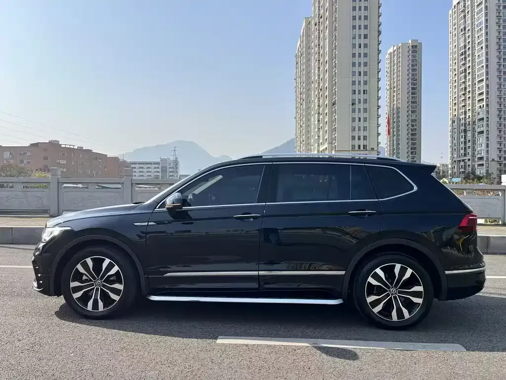 Volkswagen Tiguan L — фото 4