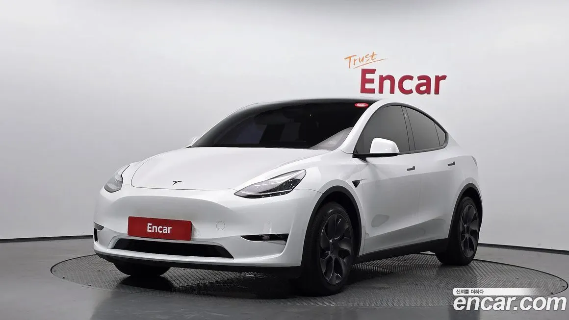 Tesla Model Y — фото 1