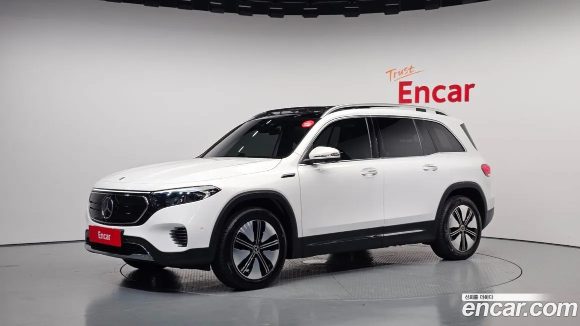 Mercedes-Benz EQB — фото 1