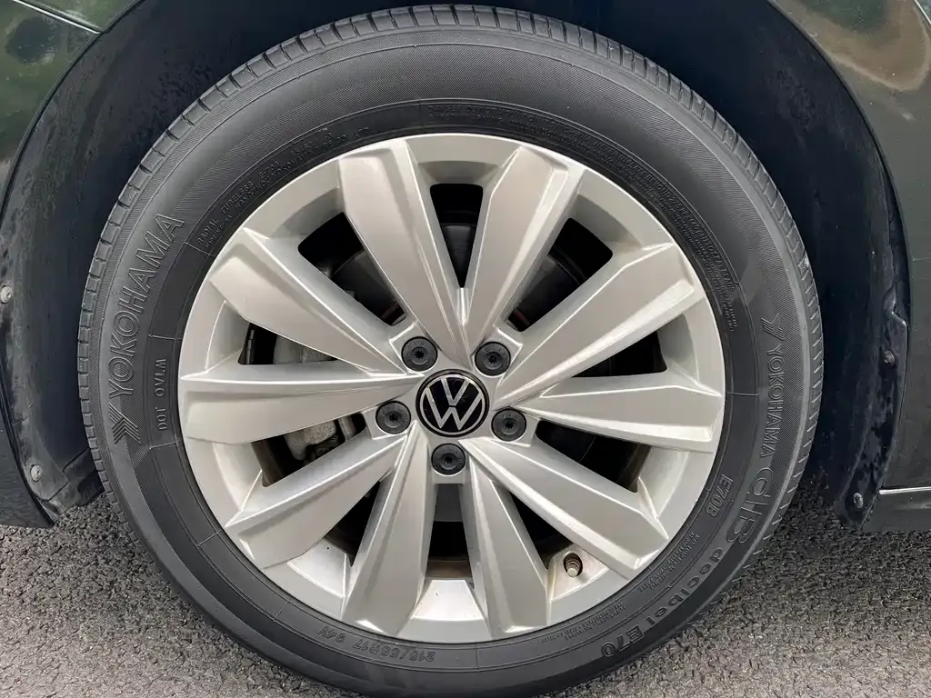 Volkswagen Passat — фото 10